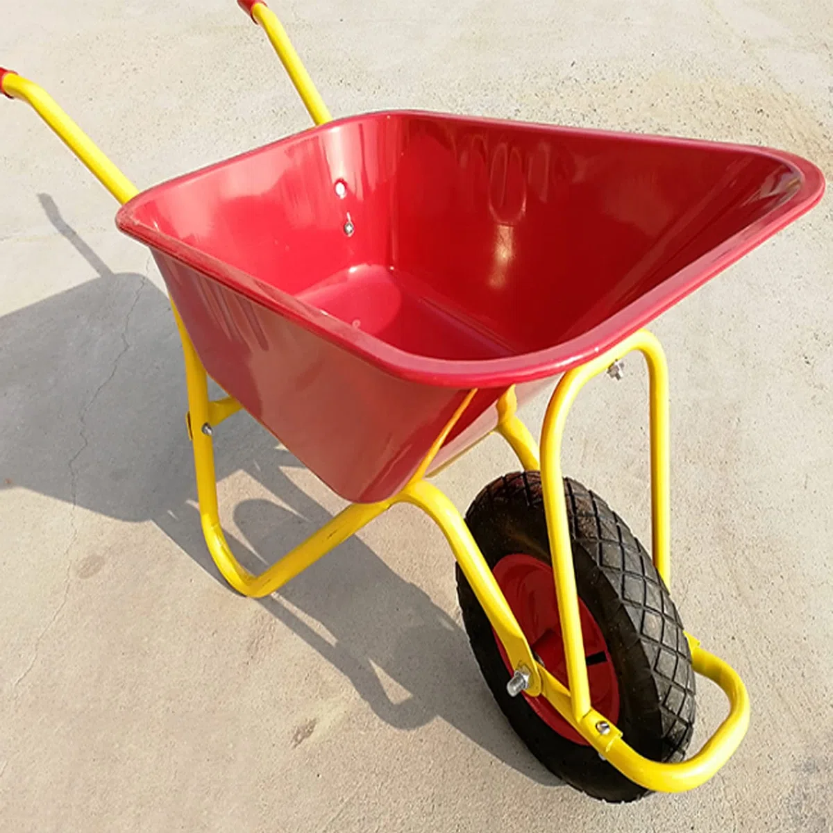 Brouette de jardin chariot transport feuilles bois construction chantier métal zingué roue Solid wheel profil Brouette de Jardin Chariot de Transport Tout-Terrain 150 kg