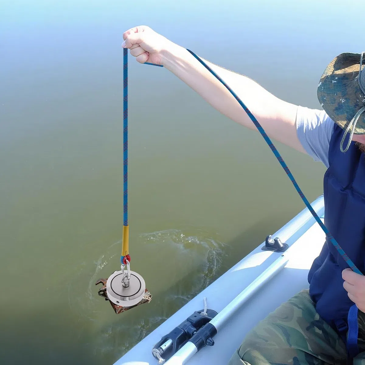 Kit de pêche à l'aimant avec Une Force de Traction de 3000 Livres, Une Corde de 66 Pieds, Un étui et des Gants pour récupérer des Objets dans Les rivières, Les Lacs et sur Les plages.
